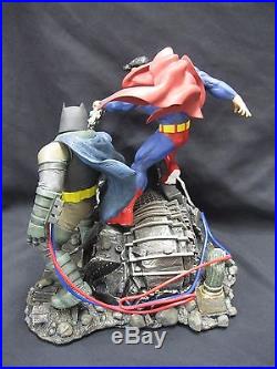 DC Collectibles Dark Knight Returns Superman Vs Batman Diorama Statue (2015)