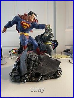 DC Collectibles The Dark Knight Returns Superman vs. Batman Statue