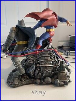 DC Collectibles The Dark Knight Returns Superman vs. Batman Statue