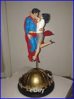DC Colletibles Designer Series Superman & Lois Lane by Gary Frank Statue 0408