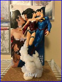 DC Comics Superman Wonder Woman The Kiss Statue