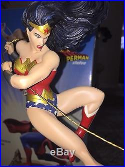 DC DIRECT VERY LIMITED EDITION WONDER WOMAN VS SUPERMAN STATUE #1298/2000 Large