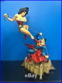 DC Direct 2007 Wonder Woman vs Superman Statue 43/2000 (14.5 Tall)