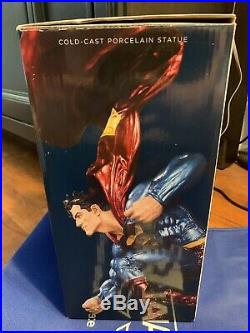 SUPERMAN The Man of Steel Statue LEE BERMEJO DC Collectibles