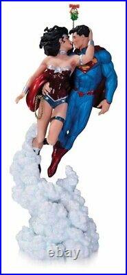 SUPERMAN / WONDER WOMAN Holiday Kiss Mini Statue NIB BRAND NEW