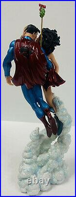 SUPERMAN / WONDER WOMAN Holiday Kiss Mini Statue NIB BRAND NEW
