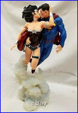 SUPERMAN WONDER WOMAN KISS STATUE NEW! JIM LEE Justice 12 DC COMICS Bust Figure