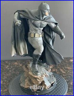 Sideshow Premium Format Batman v Superman Dawn of Justice. Justice league Statue