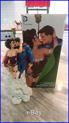 Superman and Wonder Woman Holiday Kiss Mini Statue New In Box DC Comics