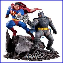 The Dark Knight Returns Superman Vs. Batman Porcelain Statue Derek Miller